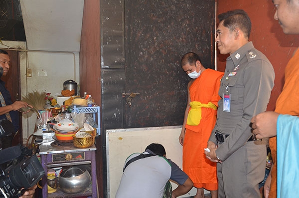 จู่โจมค้นบ้านบิ๊ก ขรก.คดีงาบเงินวัด โยงเรียกหัวคิว 60ล้าน