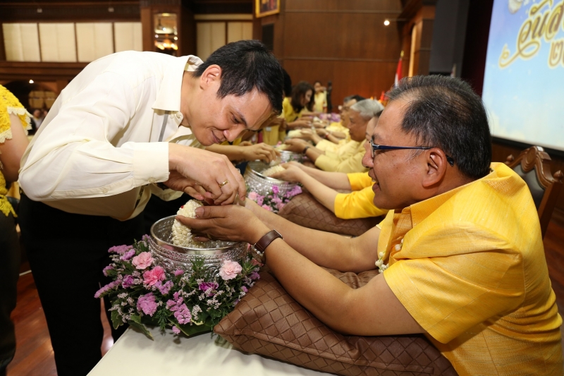 สรงน้ำพระรดน้ำขอพร ประจำปี 2562