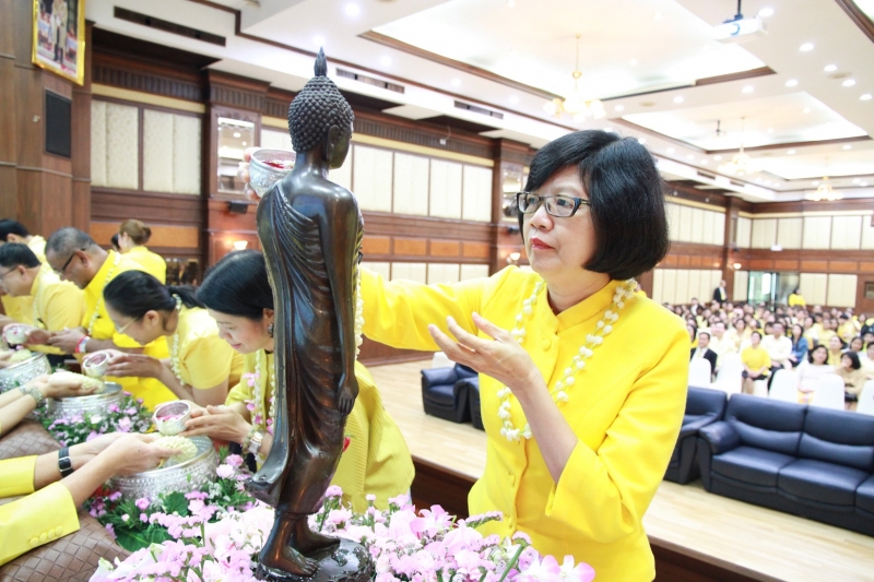 สรงน้ำพระรดน้ำขอพร ประจำปี 2562