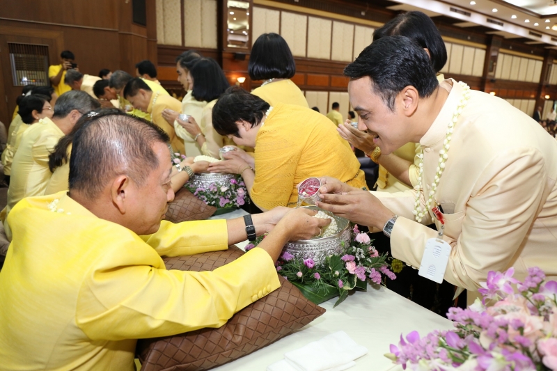สรงน้ำพระรดน้ำขอพร ประจำปี 2562
