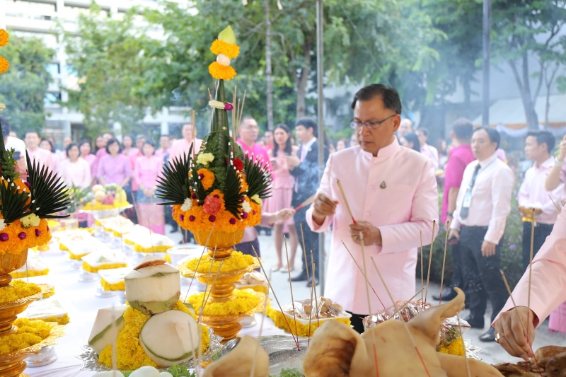 พิธีบวงสรวงเนื่องในวันคล้ายวันสถาปนา สำนักงานการตรวจเงินแผ่นดิน ครบรอบ 104 ปี