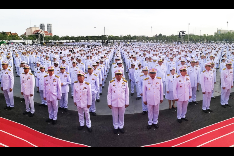 พิธีทำบุญตักบาตรและพิธีถวายสัตย์ปฏิญาณ
