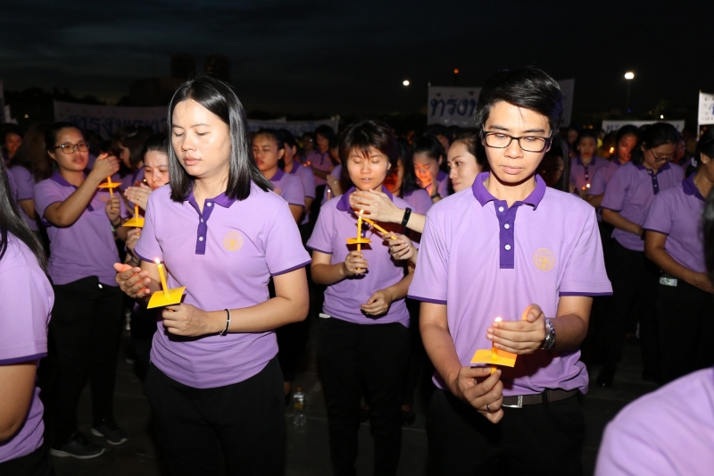 สตง.ร่วมริ้วขบวนอัญเชิญเครื่องราชสักการะ และร่วมพิธีจุดเทียนถวายพระพรชัยมงคล 