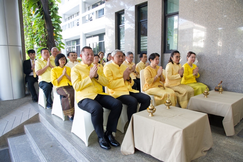 พิธีทำบุญตักบาตรข้าวสารอาหารแห้ง คณะสงฆ์จำนวน 9 รูป จากวัดพระราม 9 กาญจนาภิเษก พระอารามหลวง