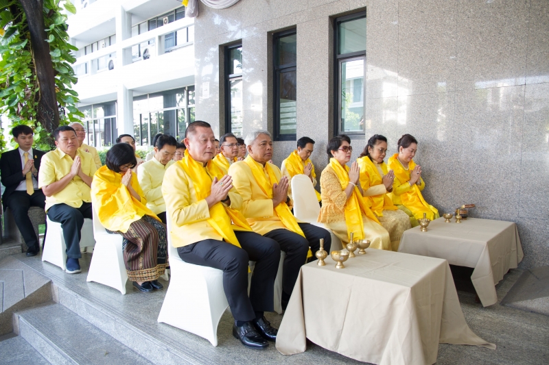 พิธีทำบุญตักบาตรข้าวสารอาหารแห้ง คณะสงฆ์จำนวน 9 รูป จากวัดพระราม 9 กาญจนาภิเษก พระอารามหลวง