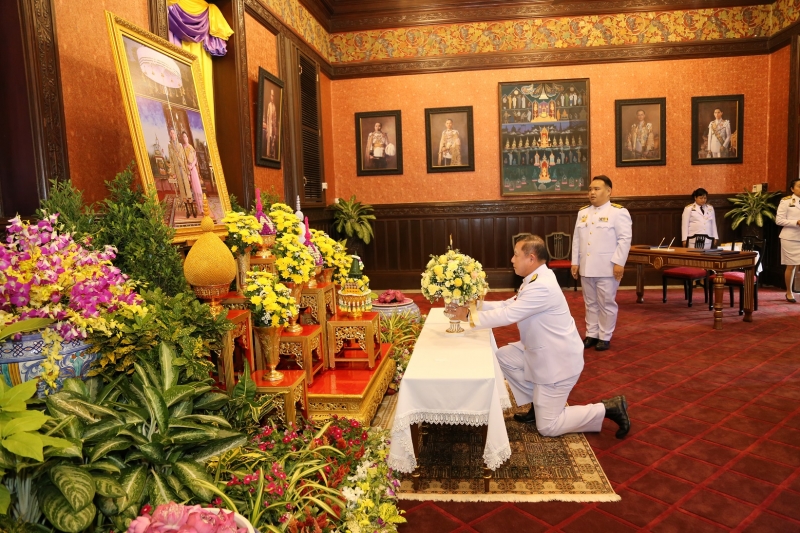 ลงนามถวายพระพรพระบาทสมเด็จพระเจ้าอยู่หัว และสมเด็จพระนางเจ้าฯ พระบรมราชินี เนื่องในโอกาสวันขึ้นปีใหม่ พุทธศักราช 2563