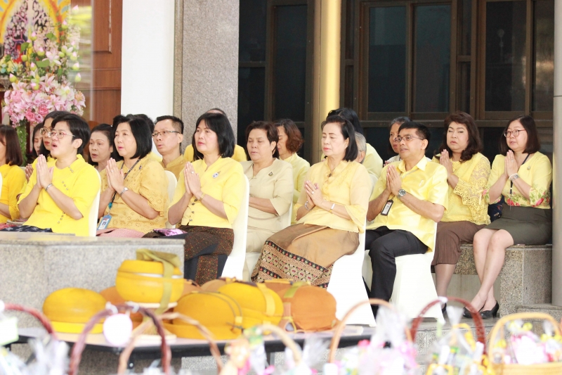 พิธีทำบุญตักบาตรข้าวสารอาหารแห้ง คณะสงฆ์จำนวน 9 รูป จากวัดพระราม 9 กาญจนาภิเษก พระอารามหลวง