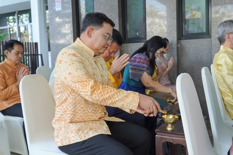 ทำบุญตักบาตรข้าวสารอาหารแห้ง และถวายปัจจัย เดือนตุลาคม 2560