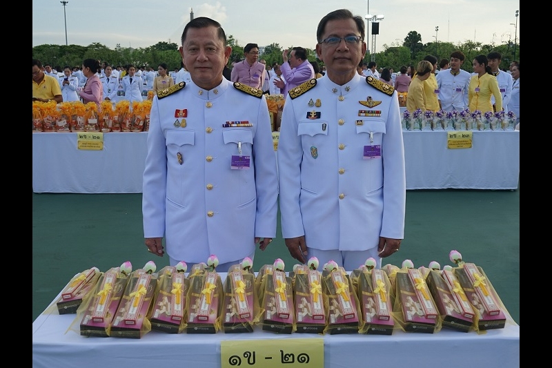 พิธีทำบุญตักบาตรและพิธีลงนามถวายพระพร  เนื่องในโอกาสวันเฉลิมพระชนมพรรษา สมเด็จพระนางเจ้าฯ พระบรมราชินี