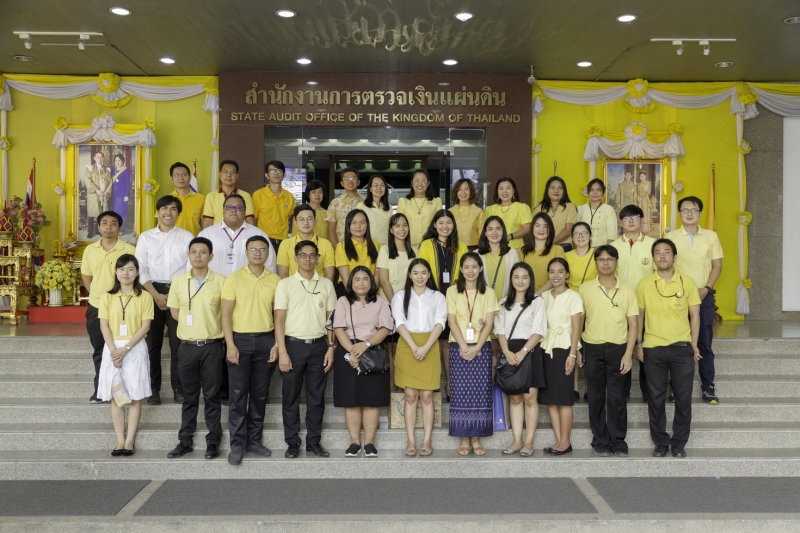 พิธีทำบุญตักบาตรข้าวสารอาหารแห้ง คณะสงฆ์จำนวน 9 รูป จากวัดยานนาวา พระอารามหลวง เนื่องในเทศกาลขึ้นปีใหม่ พุทธศักราช 2563 