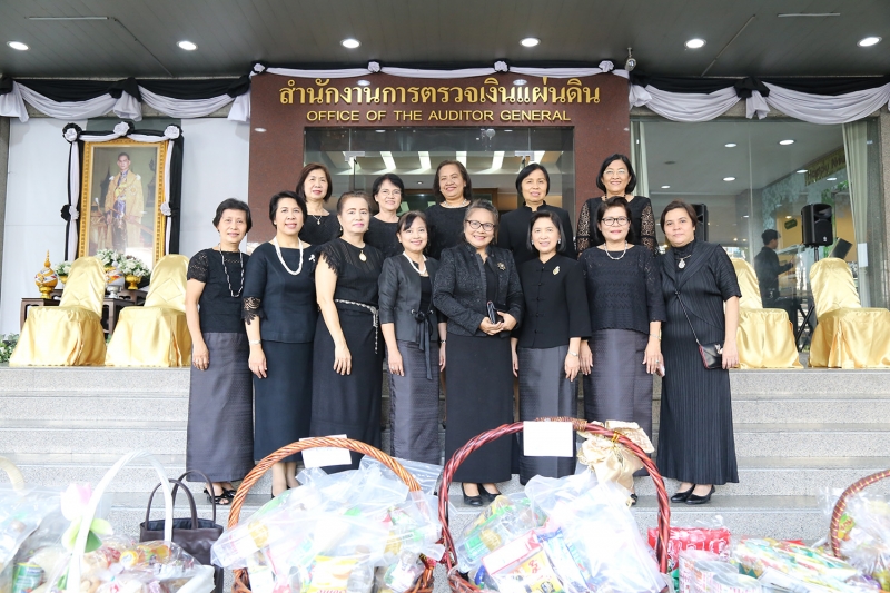 ทำบุญตักบาตรข้าวสารอาหารแห้ง ประจำเดือนเดือนพฤษภาคม 2560