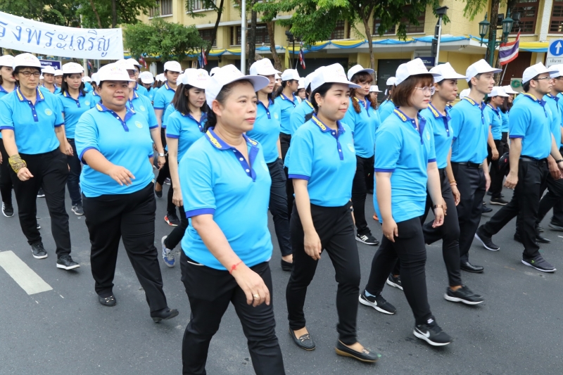 สำนักงานการตรวจเงินแผ่นดิน ร่วมเดินริ้วขบวนอัญเชิญเครื่องราชสักการะและร่วมพิธีจุดเทียนถวายพระพรชัยมงคล