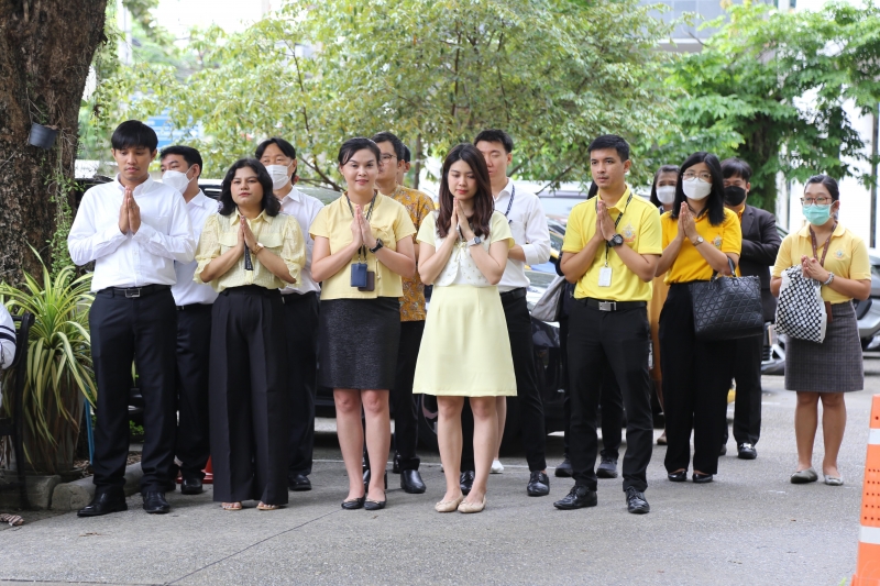 พิธีเจริญพระพุทธมนต์และทำบุญตักบาตร 