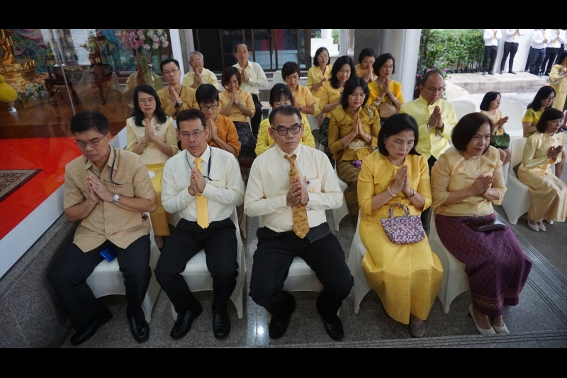 พิธีทำบุญตักบาตรข้าวสารอาหารแห้ง คณะสงฆ์จำนวน 9 รูป จากวัดอรุณราชวรารามราชวรมหาวิหาร พระอารามหลวง