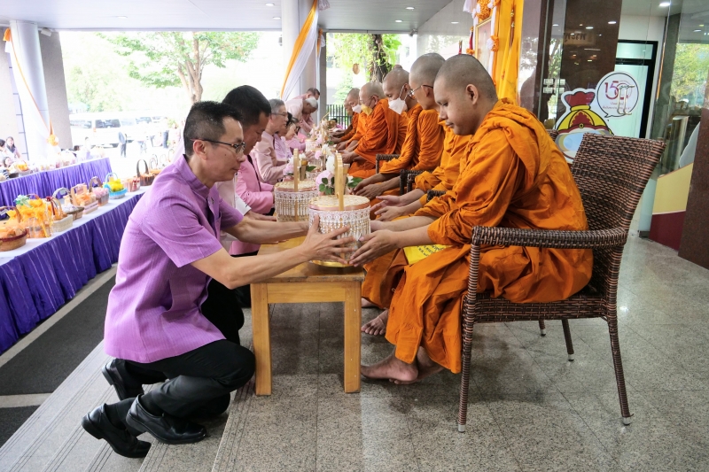 สำนักงานการตรวจเงินแผ่นดิน ถวายผ้าพระกฐินพระราชทาน ประจำปี 2562 ณ พระมหาธาตุแก่นนครอนุสรณ์สาธุชน วัดหนองแวง พระอารามหลวง  ตำบลใน