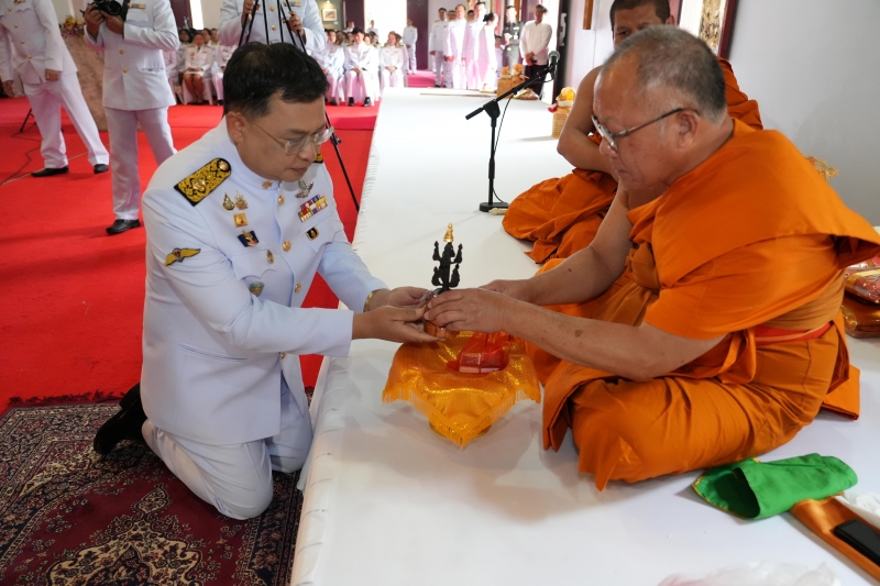 ทำบุญตักบาตร 