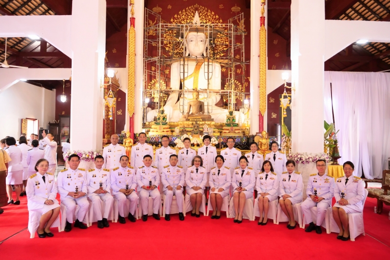 ทำบุญตักบาตร 
