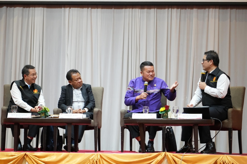 ร่วมทำบุญตักบาตรข้าวสารอาหารแห้ง