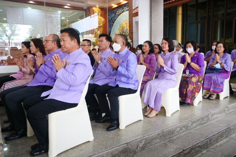 พิธีสวดพระพุทธมนต์และทำบุญตักบาตร 