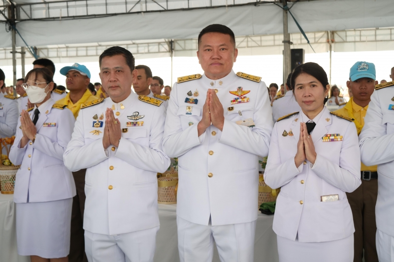 ทำบุญตักบาตรข้าวสารอาหารแห้ง