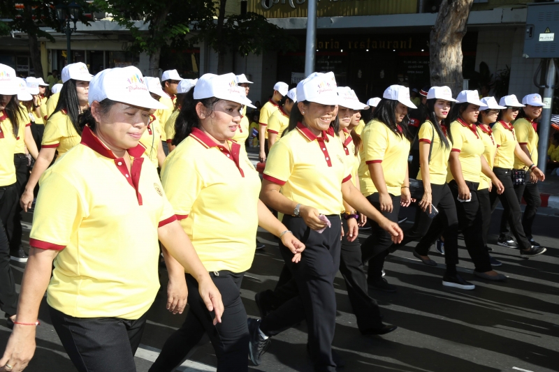 สตง.ร่วมเดินริ้วขบวนอัญเชิญเครื่องราชสักการะและร่วมพิธีจุดเทียนถวายพระพรชัยมงคลเนื่องในโอกาสวันเฉลิมพระชนมพรรษาพระบาทสมเด็จพระเจ