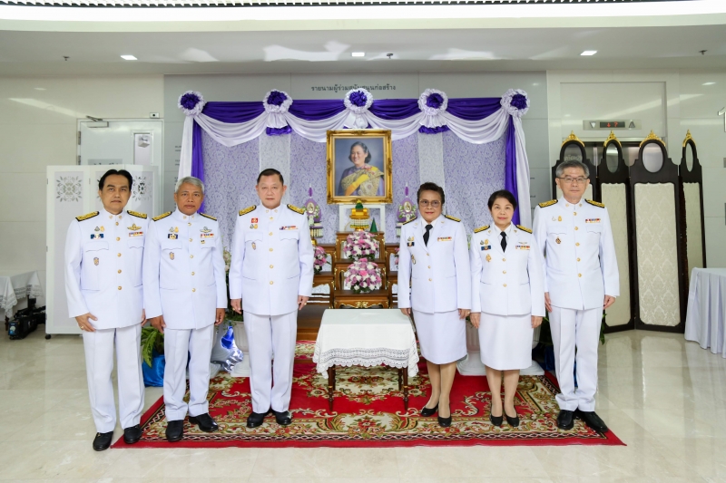 สตง. ถวายแจกันดอกไม้และลงนามถวายพระพรสมเด็จพระกนิษฐาธิราชเจ้า กรมสมเด็จพระเทพรัตนราชสุดาฯ สยามบรมราชกุมารี