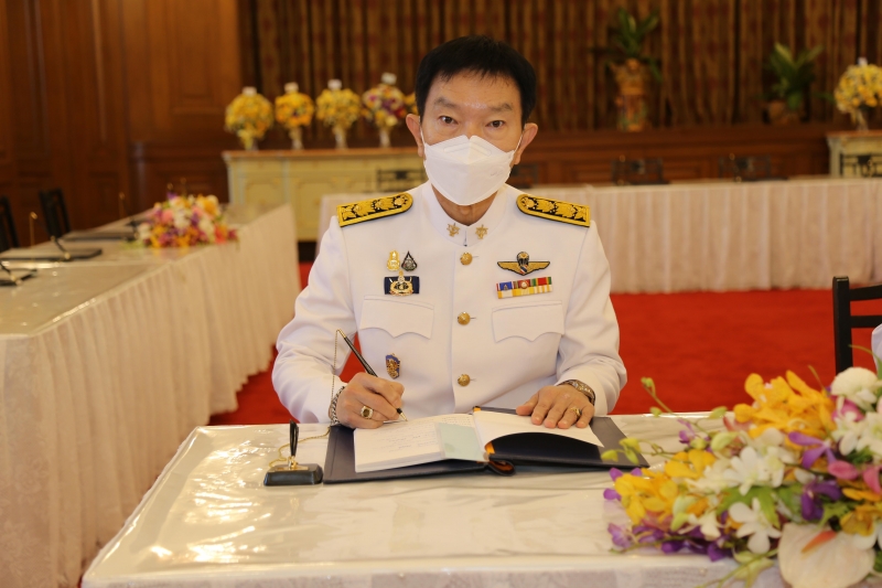 สำนักงานการตรวจเงินแผ่นดินลงนามถวายพระพรพระบาทสมเด็จพระเจ้าอยู่หัว และสมเด็จพระนางเจ้าฯ พระบรมราชินี เนื่องในโอกาสวันขึ้นปีใหม่ 