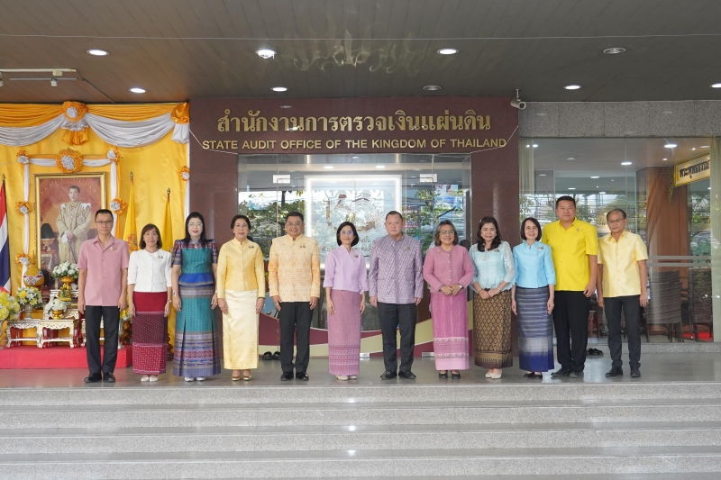 ทำบุญตักบาตรข้าวสารอาหารแห้ง
