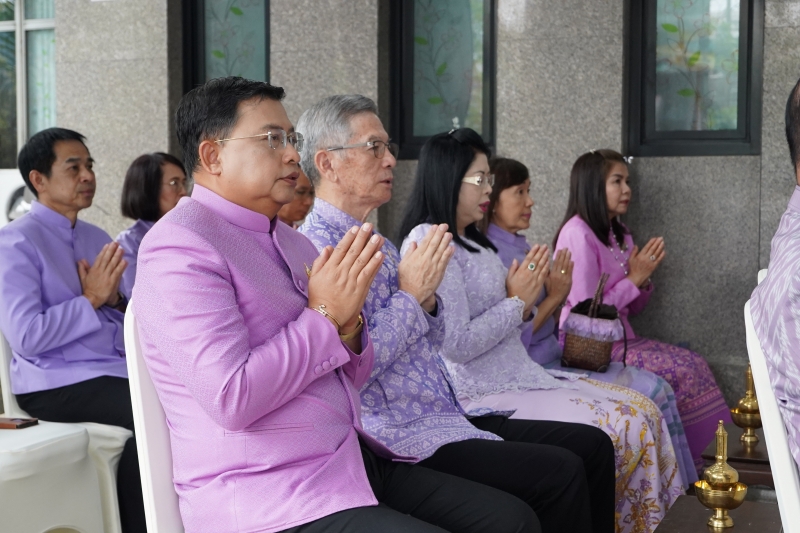 พิธีทำบุญตักบาตร พิธีถวายบังคมและวางพวงมาลา เนื่องในวันปิยมหาราช พุทธศักราช 2561