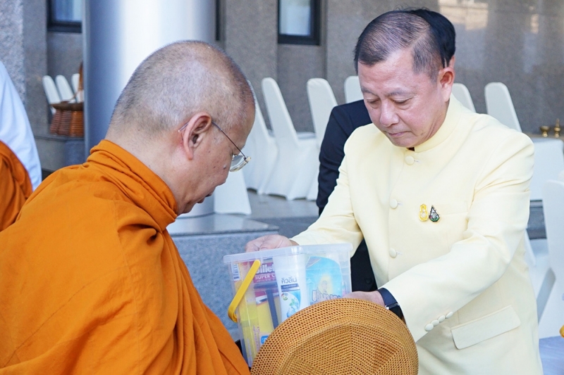 พิธีทำบุญตักบาตรข้าวสารอาหารแห้ง เดือนพฤษภาคม 2562
