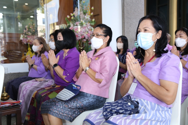 พิธีทำบุญตักบาตรข้าวสารอาหารแห้ง คณะสงฆ์จากวัดเทพธิดารามวรวิหาร 