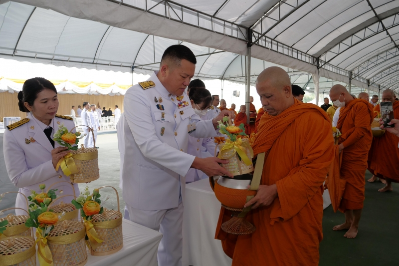 พิธีทำบุญตักบาตรข้าวสารอาหารแห้ง