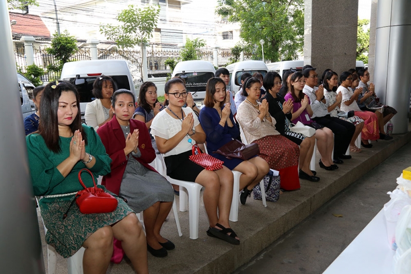 พิธีทำบุญตักบาตรข้าวสารอาหารแห้ง