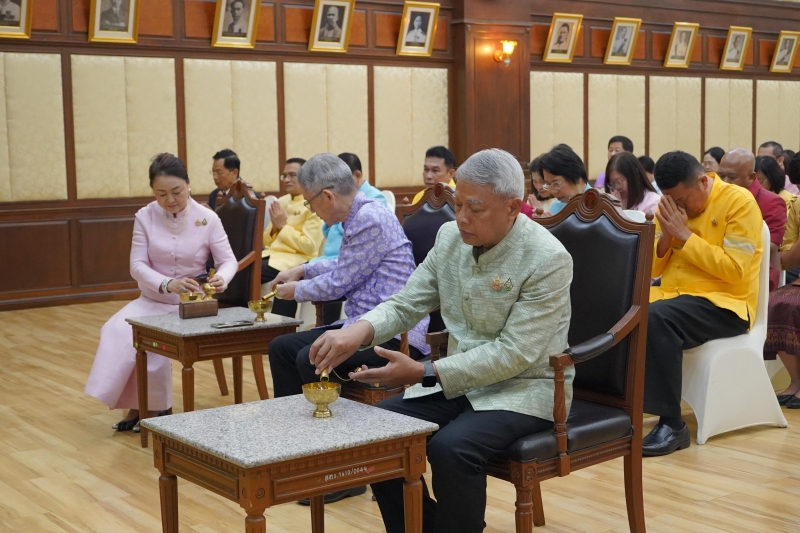 พิธีทำบุญตักบาตรข้าวสารอาหารแห้ง คณะสงฆ์จากวัดพระราม 9 กาญจนาภิเษก พระอารามหลวง 