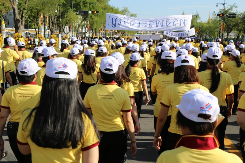 สตง.ร่วมเดินริ้วขบวนอัญเชิญเครื่องราชสักการะและร่วมพิธีจุดเทียนถวายพระพรชัยมงคลเนื่องในโอกาสวันเฉลิมพระชนมพรรษาพระบาทสมเด็จพระเจ