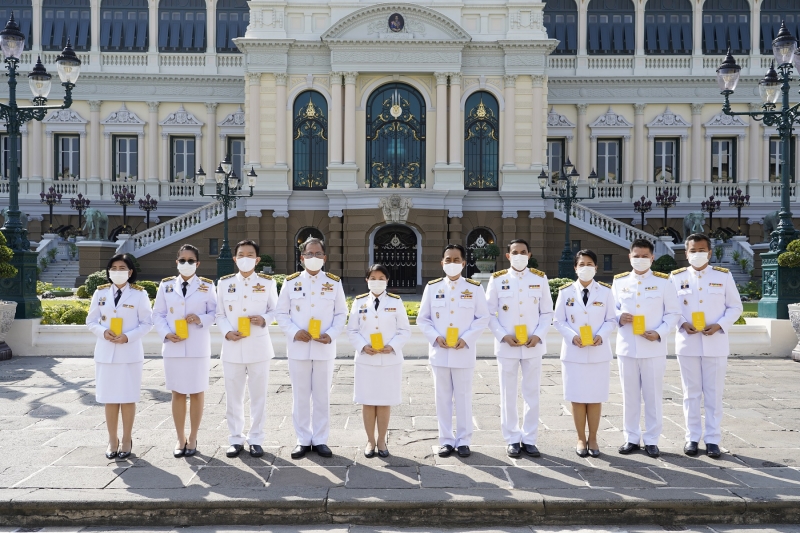ลงนามถวายพระพรพระบาทสมเด็จพระเจ้าอยู่หัว และสมเด็จพระนางเจ้าฯ พระบรมราชินี เนื่องในโอกาสวันขึ้นปีใหม่ พุทธศักราช 2564