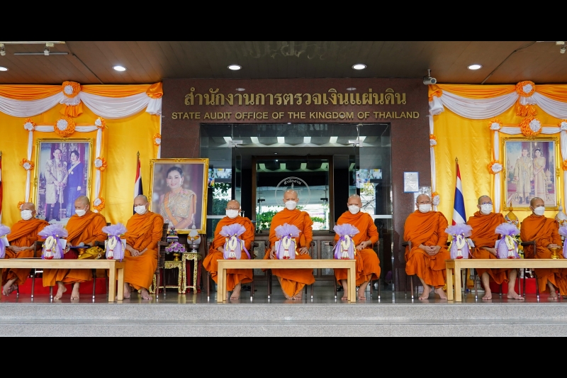  พิธีเจริญพระพุทธมนต์และทำบุญตักบาตร ถวายพระราชกุศลและถวายพระพรชัยมงคล เนื่องในโอกาสวันเฉลิมพระชนมพรรษา สมเด็จพระนางเจ้า ฯ พระบร