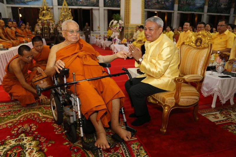 พิธีเจริญพระพุทธมนต์สมโภชผ้าพระกฐินพระราชทาน ประจำปี 2562 โดย สำนักงานการตรวจเงินแผ่นดิน ณ วัดหนองแวง พระอารามหลวง ตำบลในเมือง