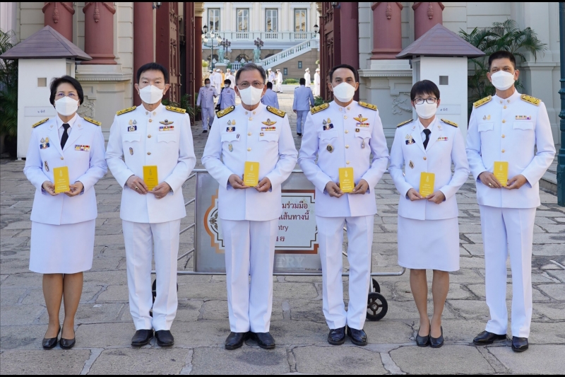 สำนักงานการตรวจเงินแผ่นดินลงนามถวายพระพรพระบาทสมเด็จพระเจ้าอยู่หัว และสมเด็จพระนางเจ้าฯ พระบรมราชินี เนื่องในโอกาสวันขึ้นปีใหม่ 