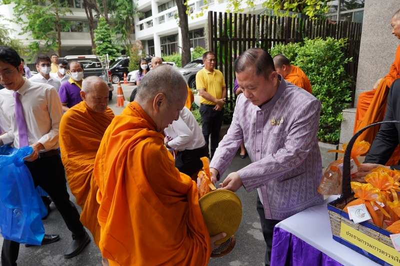 พิธีทำบุญตักบาตรข้าวสารอาหารแห้ง เดือนพฤษภาคม 2562
