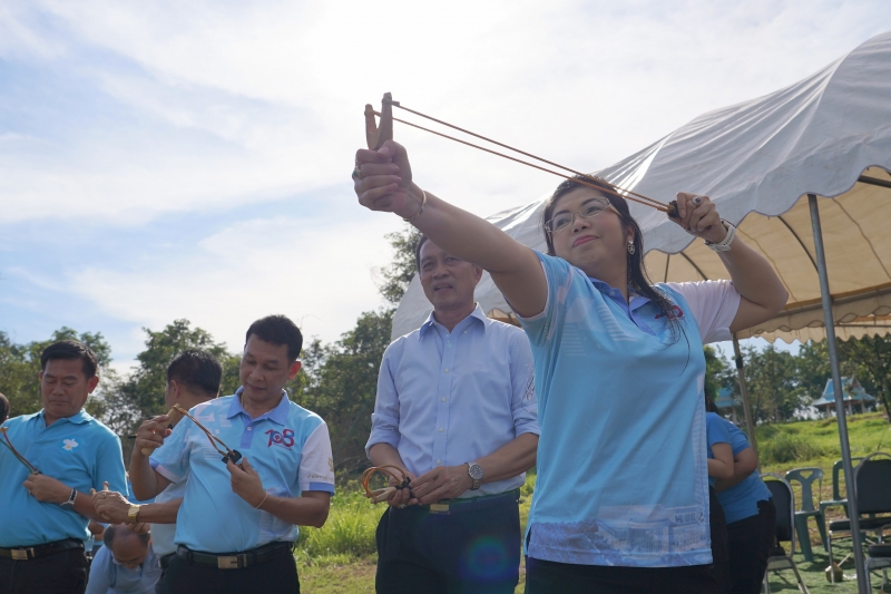 ร่วมทำบุญตักบาตรข้าวสารอาหารแห้ง