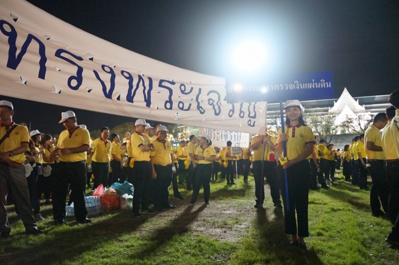 สตง.ร่วมเดินริ้วขบวนอัญเชิญเครื่องราชสักการะและร่วมพิธีจุดเทียนถวายพระพรชัยมงคลเนื่องในโอกาสวันเฉลิมพระชนมพรรษาพระบาทสมเด็จพระเจ