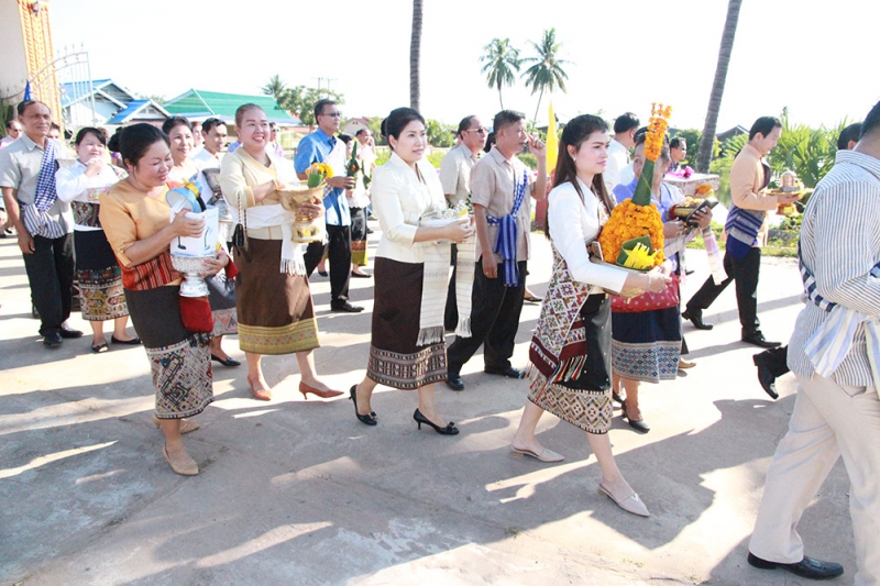 ขบวนพิธีถวายผ้าไตรพระราชทาน 