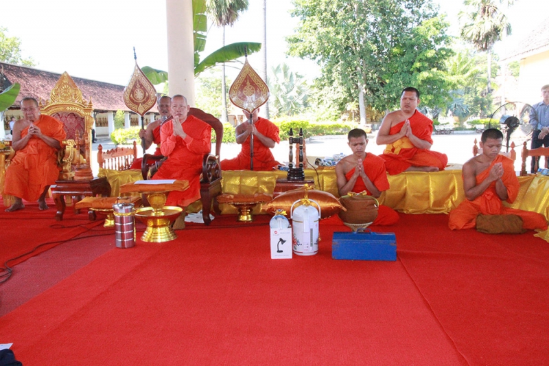 พิธีถวายผ้าไตรพระราชทาน