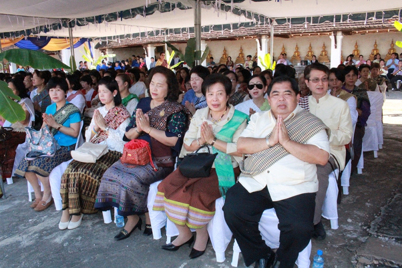 พิธีถวายผ้าไตรพระราชทาน