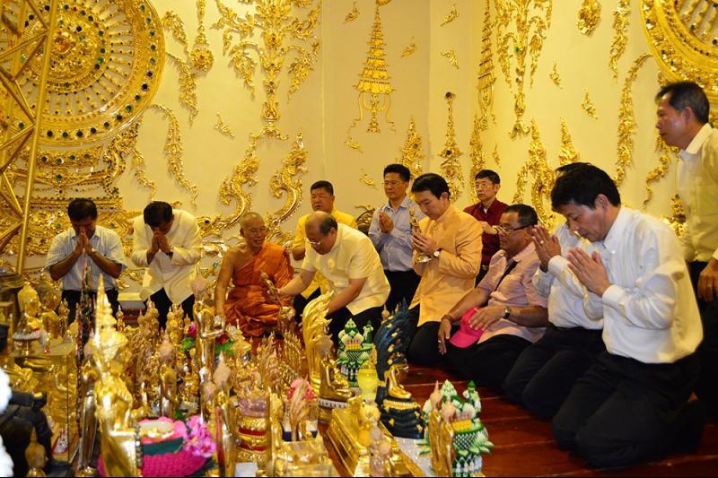 ผู้ว่าการตรวจเงินแผ่นดินและคณะผู้บริหารกราบมนัสการองค์พระธุาตพนม