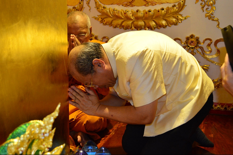 ผู้ว่าการตรวจเงินแผ่นดินและคณะผู้บริหารกราบมนัสการองค์พระธุาตพนม
