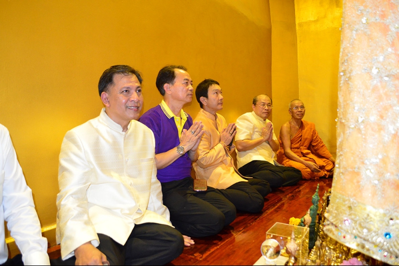 ผู้ว่าการตรวจเงินแผ่นดินและคณะผู้บริหารกราบมนัสการองค์พระธุาตพนม