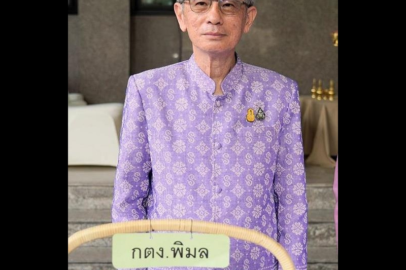 พิธีสวดพระพุทธมนต์และทำบุญตักบาตร 