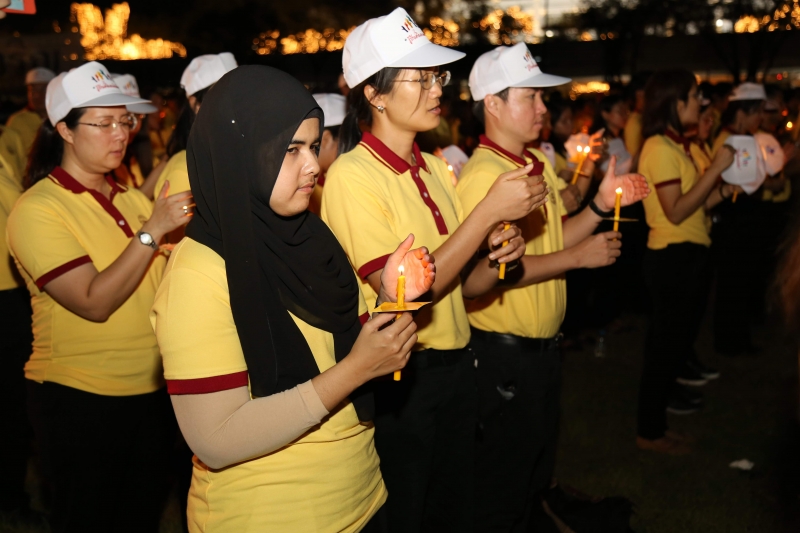 สตง.ร่วมเดินริ้วขบวนอัญเชิญเครื่องราชสักการะและร่วมพิธีจุดเทียนถวายพระพรชัยมงคลเนื่องในโอกาสวันเฉลิมพระชนมพรรษาพระบาทสมเด็จพระเจ